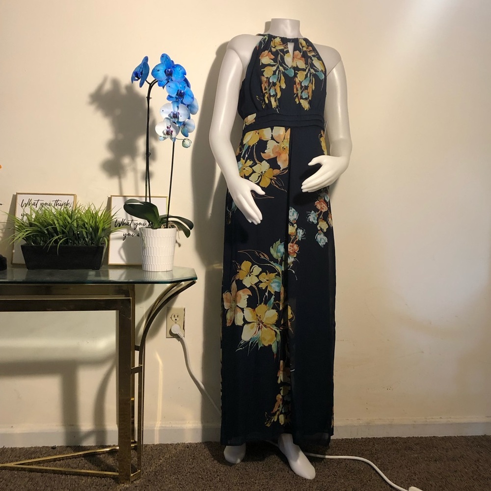 Dress - Picture 2 of 8